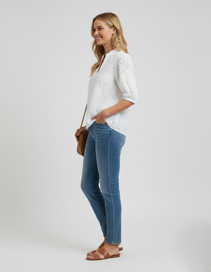 Den Graaf® | Blouse met V-hals en pofmouwen met kantdecoratie